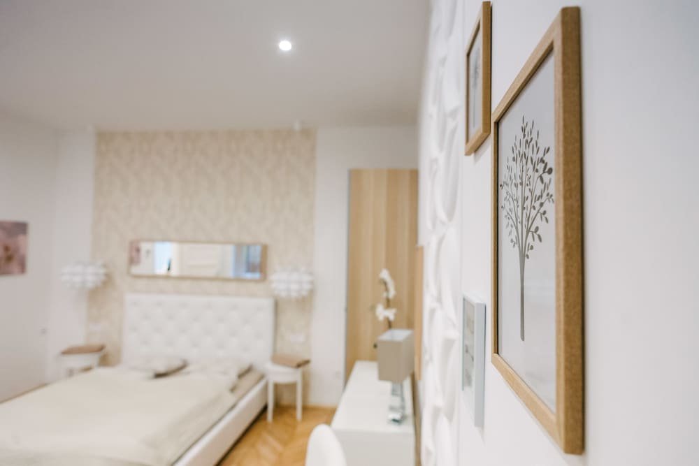 Фото Dfive Apartments - Bathory