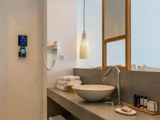 Фото Bluetopia Suites