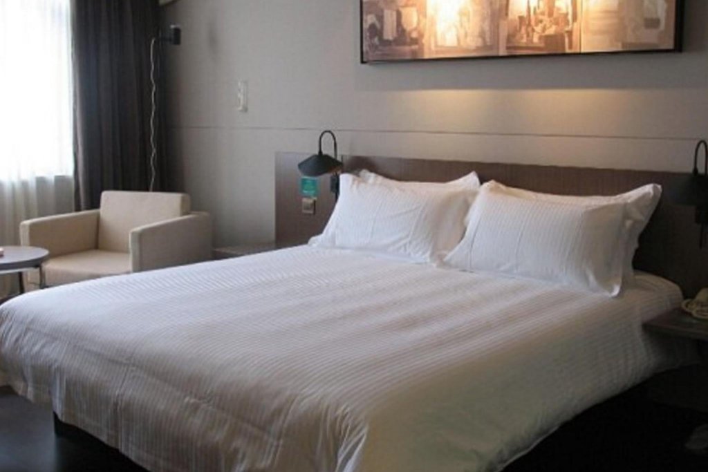 Фото Jinjiang Inn Kunming Beijing Road Chuanxin Gulou Subway Station Branch