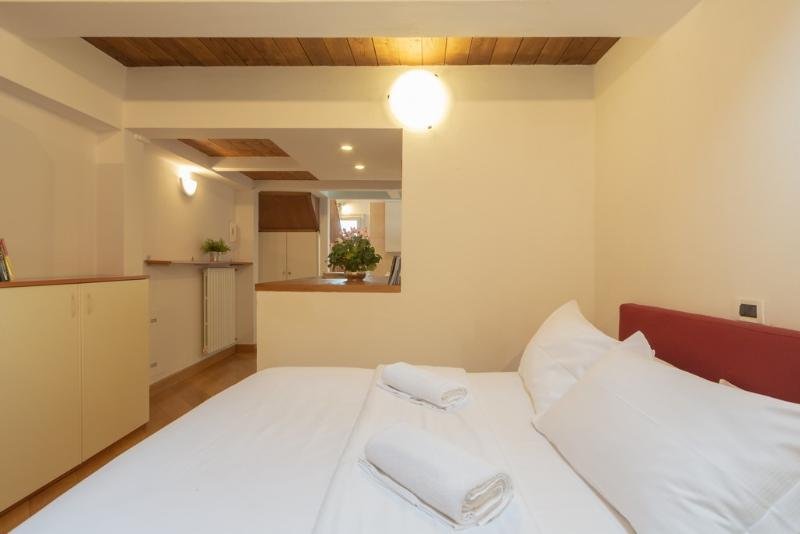 Фото Tra le Due Torri e Piazza Santo Stefano Apartment