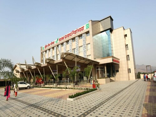 Hotel Grand Parivaar