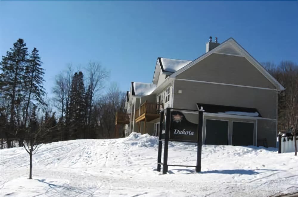 Фото Getaways At Haliburton Heights