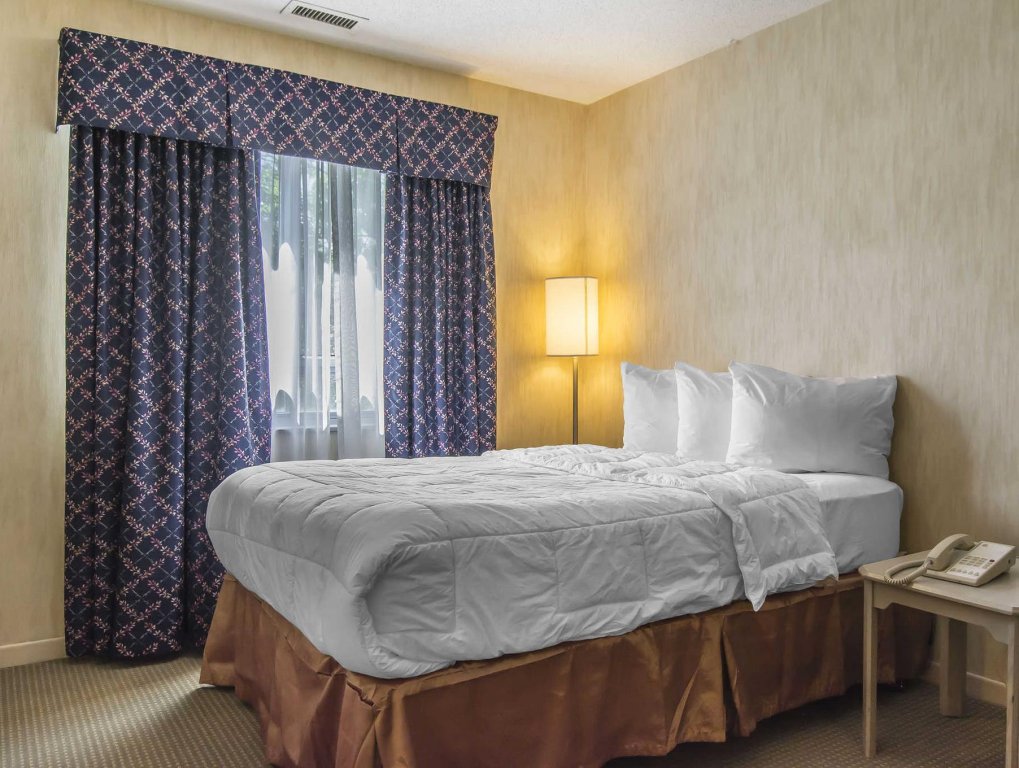 Фото Quality Suites Laval