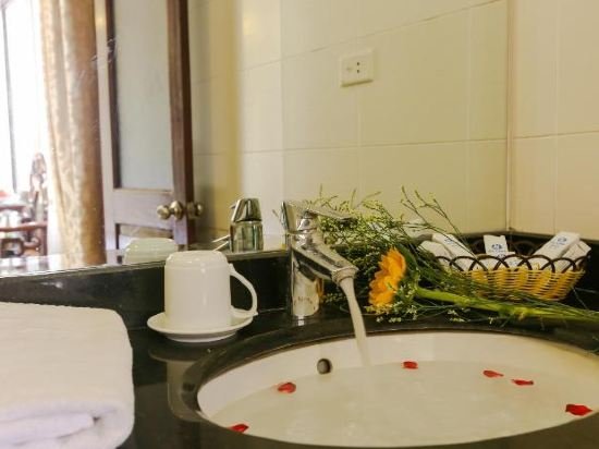 Фото Hanoi Little Town Hotel