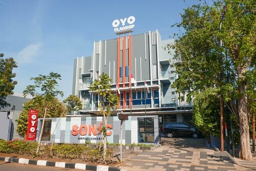 Гостиница Sonic Airport Hotel Semarang в Семаранге