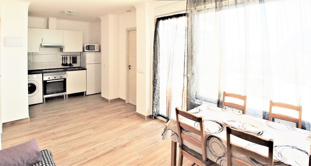 Фото Apartamentos Esmeralda Suites