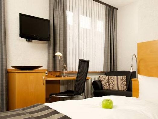 Фото Hotel H. E. Y. M. A. N. N.