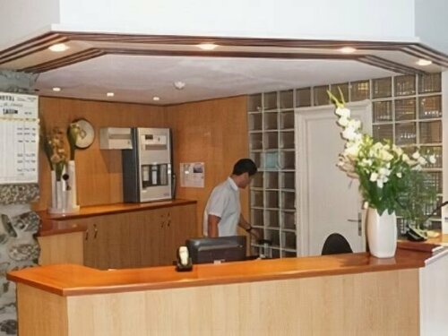 Гостиница Hotel Saint Louis De France в Пау