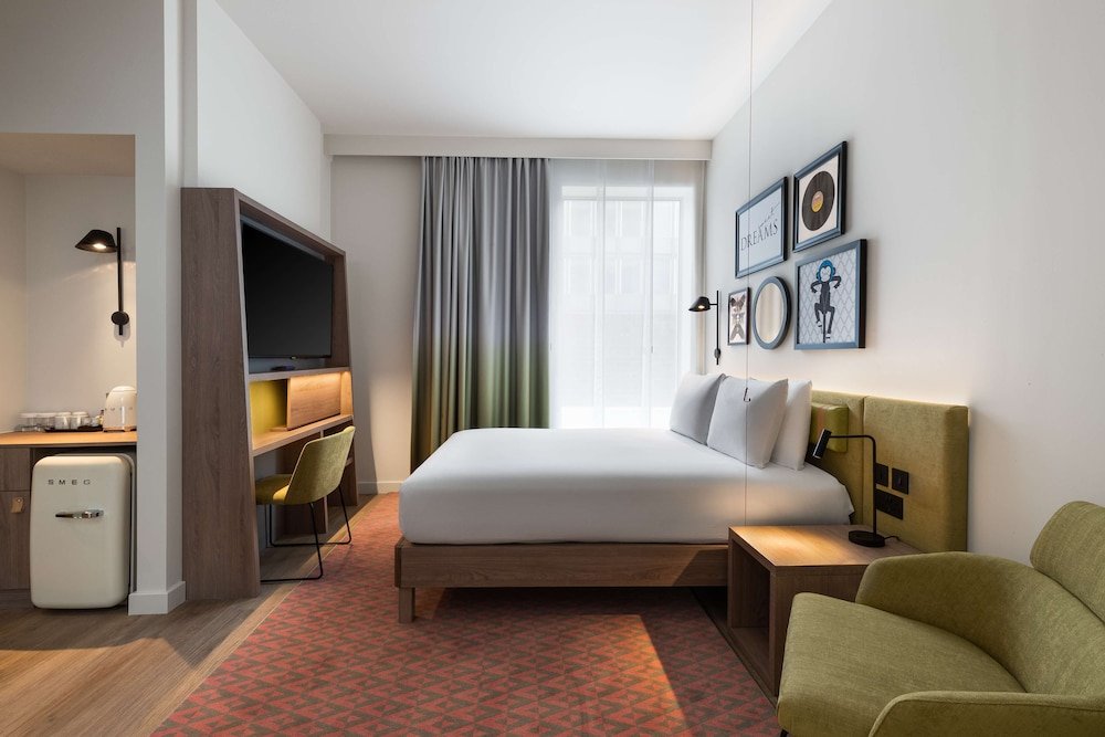 Фото Hampton by Hilton London Ealing