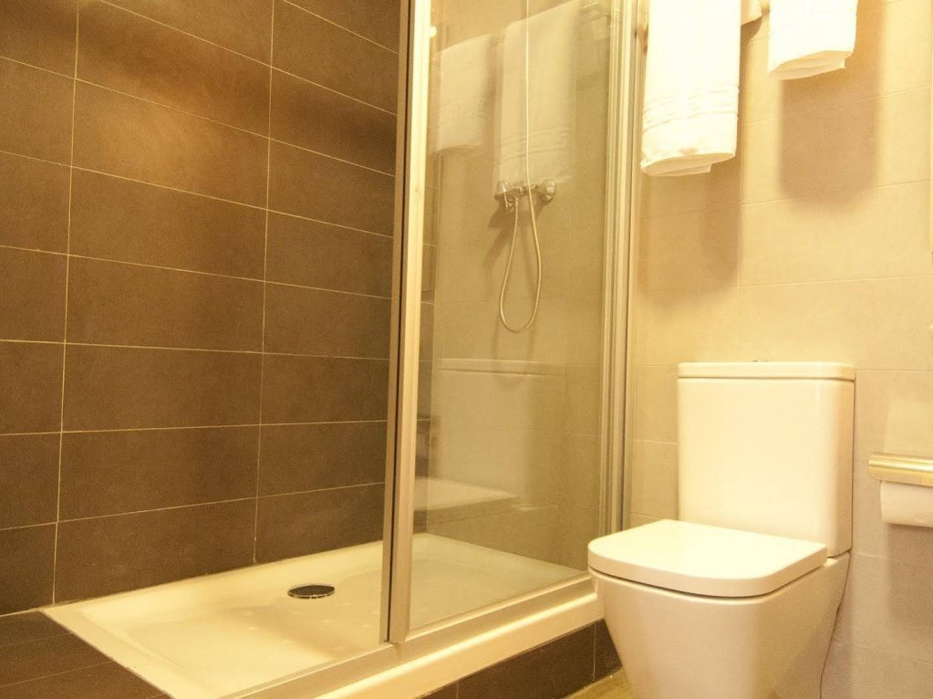 Фото Hostal Live Barcelona