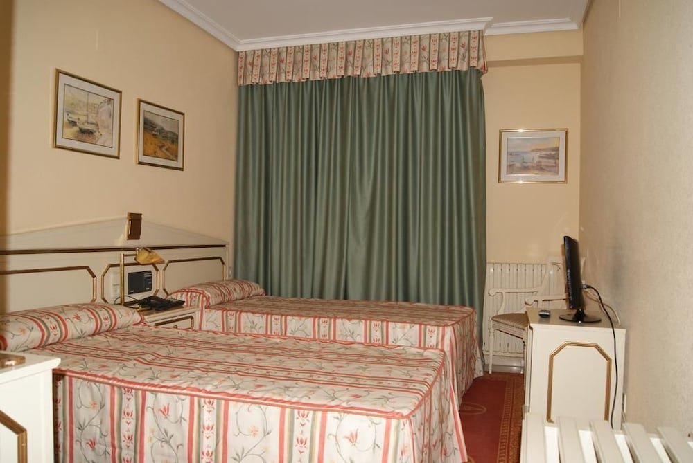 Фото Hotel Restaurante Reina Victoria