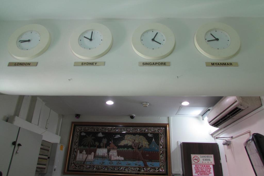 Фото Meriton Hotel