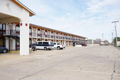 Гостиница Hotel O Dilley Main St Tx