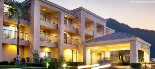 Внешний вид отеля Courtyard Palm Desert by Marriott в Палм-Дезерте, фото 2