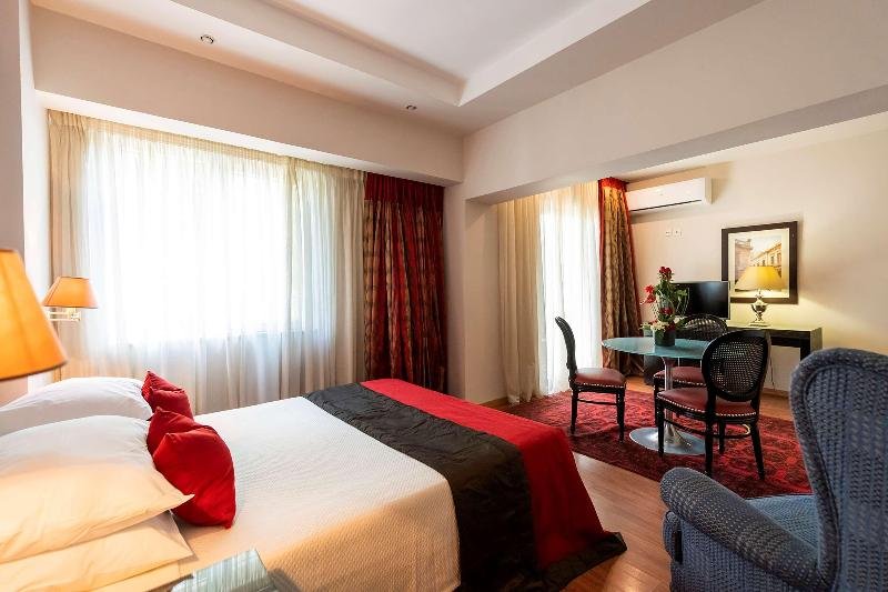 Фото Best Western Plus Embassy Hotel