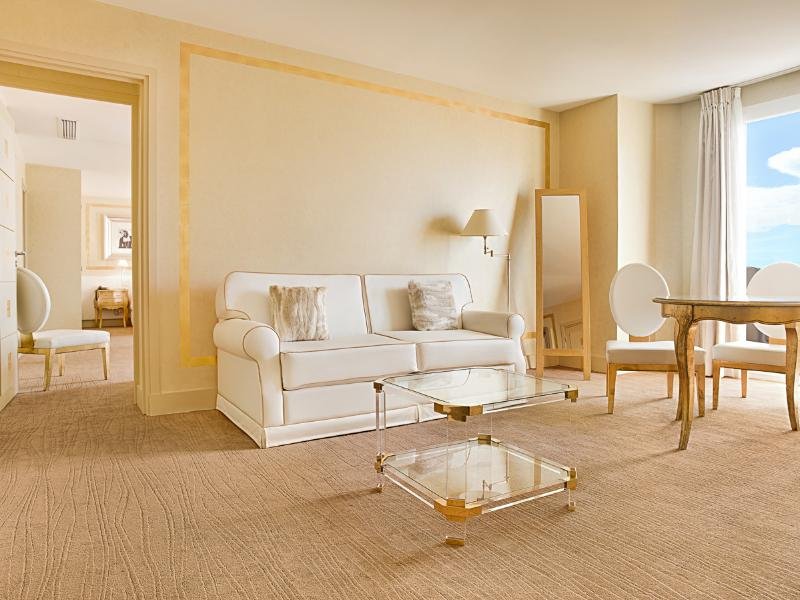 Фото Hotel Renoir