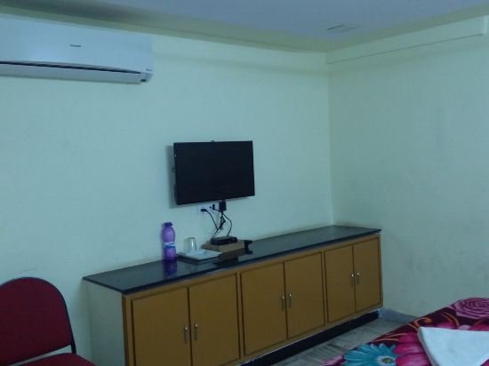 Фото Iroomz Krishna Grand Inn