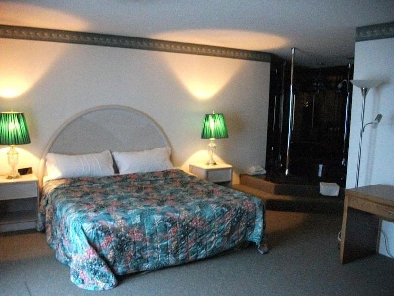 Фото Knights Inn Mackinaw City