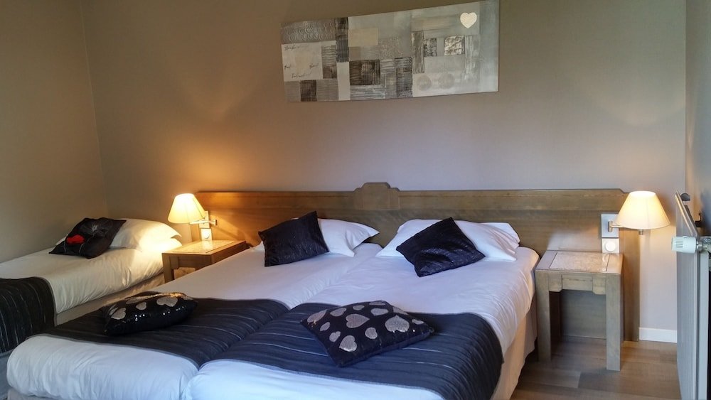 Фото Logis Hotel la Grassinais