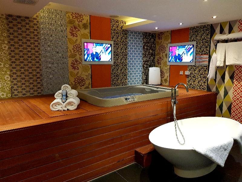 Фото The Exhibitionist Hotel