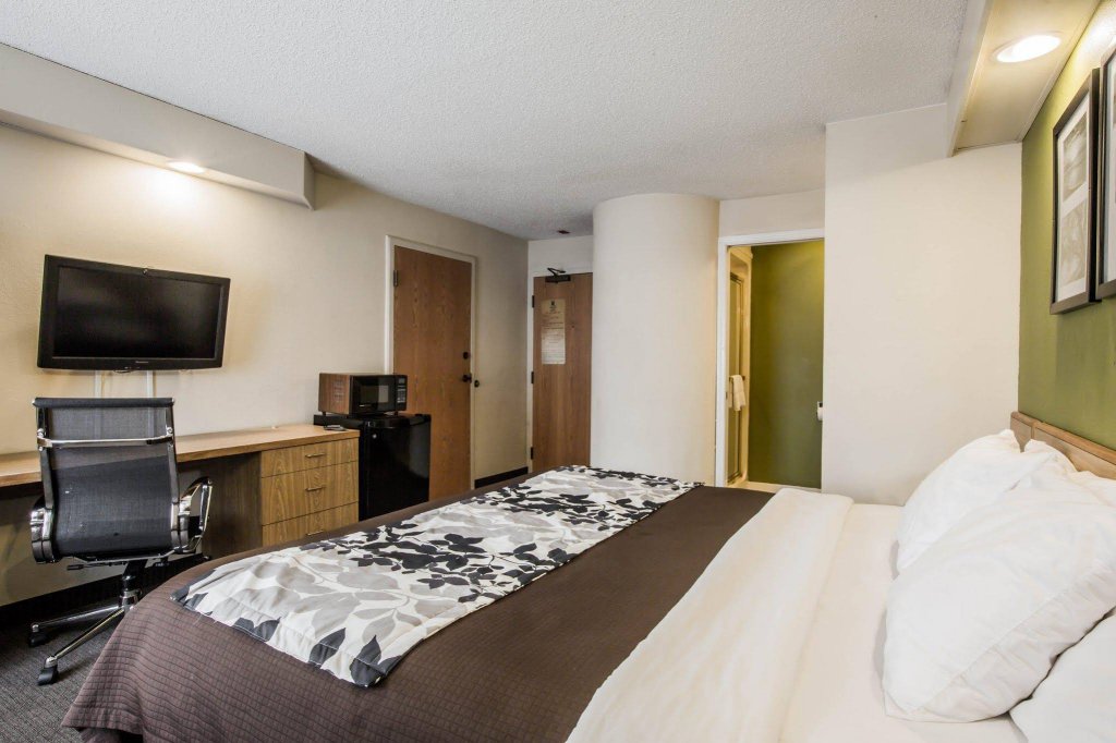 Фото Rodeway Inn At Six Flags