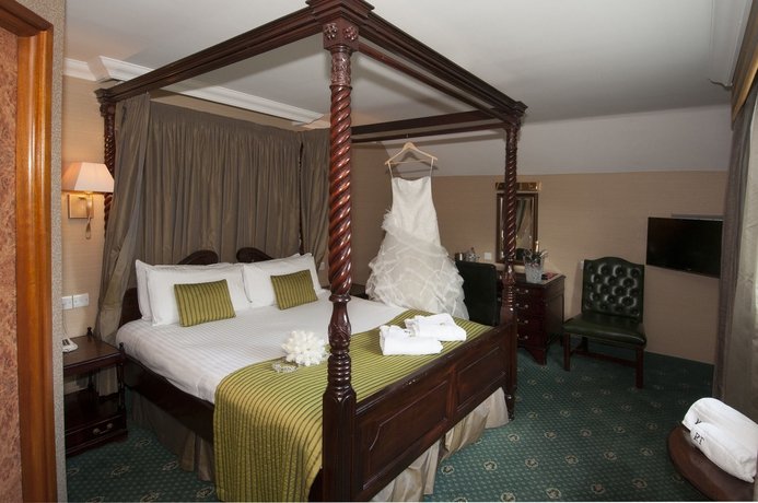 Фото The Royal Toby Hotel