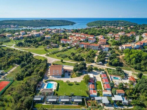 Гостиница Splendid Mobile Home in Banjole With Swimming Pool