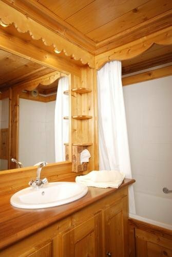 Гостиница Hôtel L'Eterlou в Альбервиле