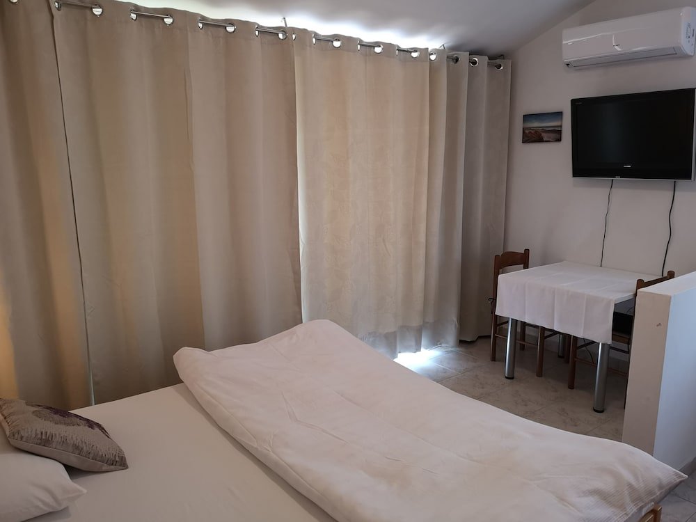 Фото Apartments and Room Thea