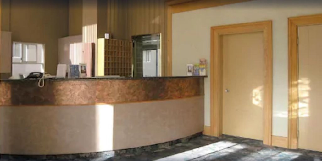 Фото Tropicana Suite Hotel