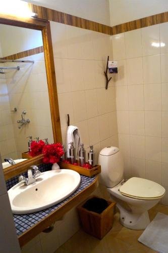 Фото The Den Corbett