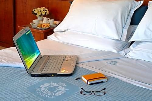 Фото Hotel De France