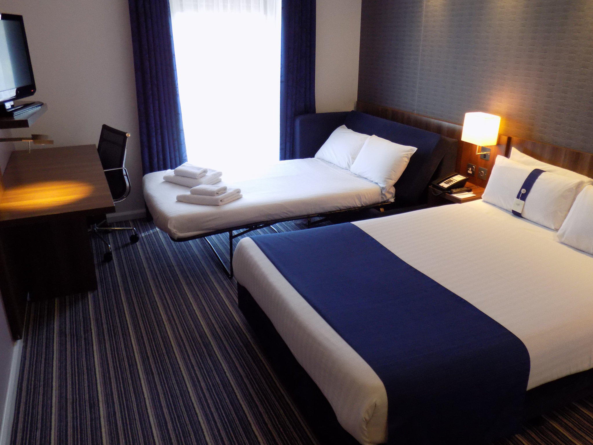 Фото Holiday Inn Express Dunstable, an Ihg Hotel