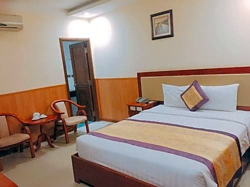 Фото Nhat Thanh Hotel