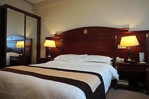 Фото Harbin Kunlun Hotel (Railway Station Museum)