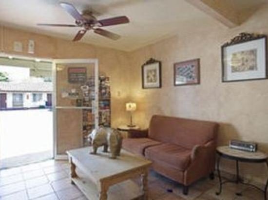 Фото Golden Bear Hotel, SureStay Collection by Best Western