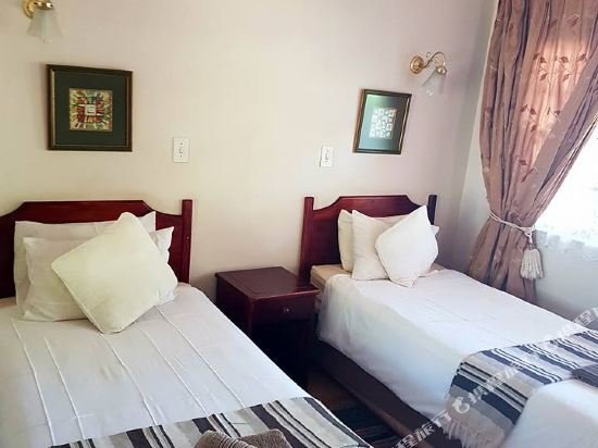 Фото Lilac Lodge Purple House