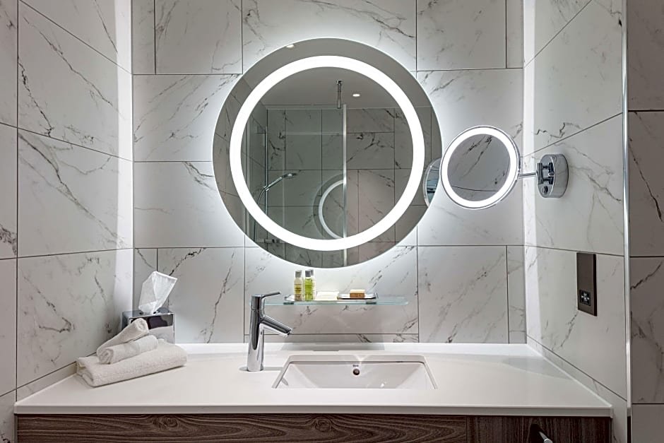 Фото DoubleTree by Hilton Bath