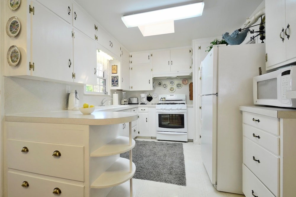 Фото 3br 2ba Brentwood Home by RedAwning