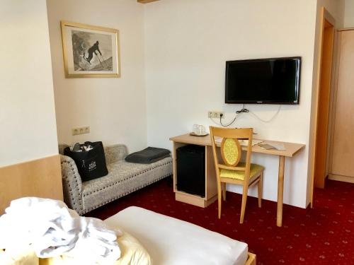 Фото Arlen Lodge Hotel