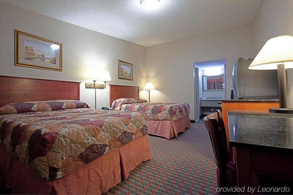 Фото Americas Best Value Inn Smithtown Long Island