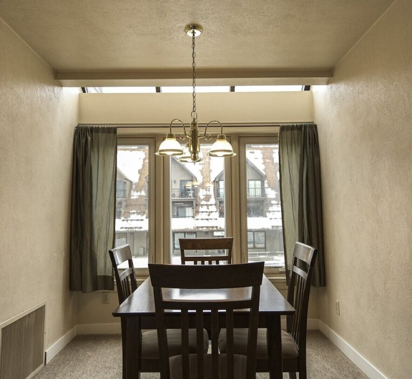 Фото Town Pointe by Lespri Management