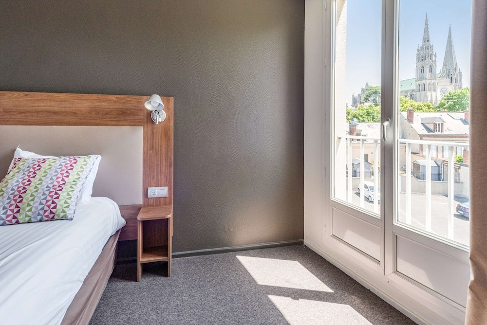 Фото Campanile Chartres Centre - Gare - Cathédrale