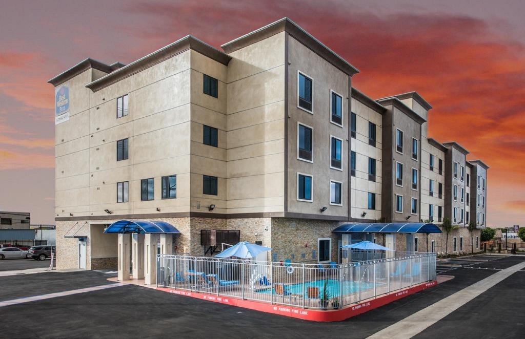 Фото Best Western Plus Gardena Inn & Suites