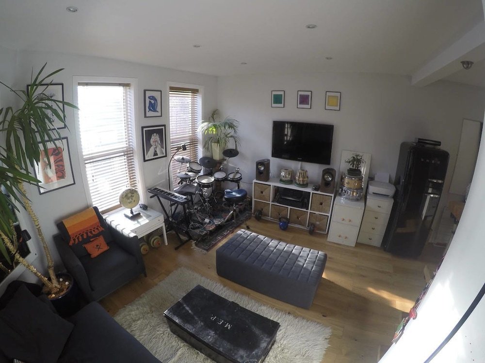 Фото Charming 1 Bed Near Tube with Parking Permit