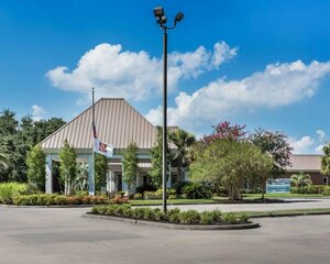 Гостиница Clarion Inn Conference Center Gonzales