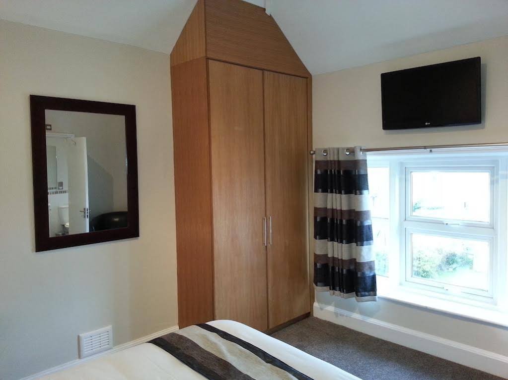 Фото The Hadley Hotel