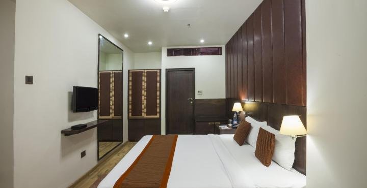 Фото The Maple Leaf Hotel