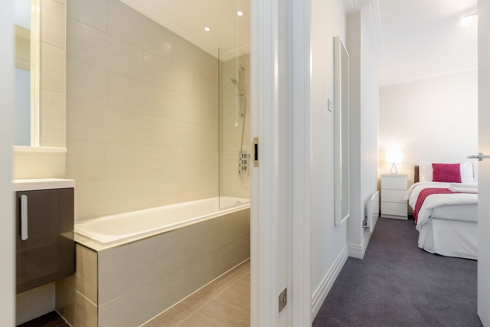 Фото Roomspace Apartments -River House