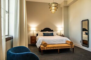 The Darling Hotel (California, California State Route 63) ، فندق